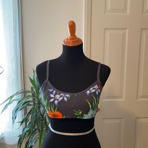 Bikini top with crisscross side detail